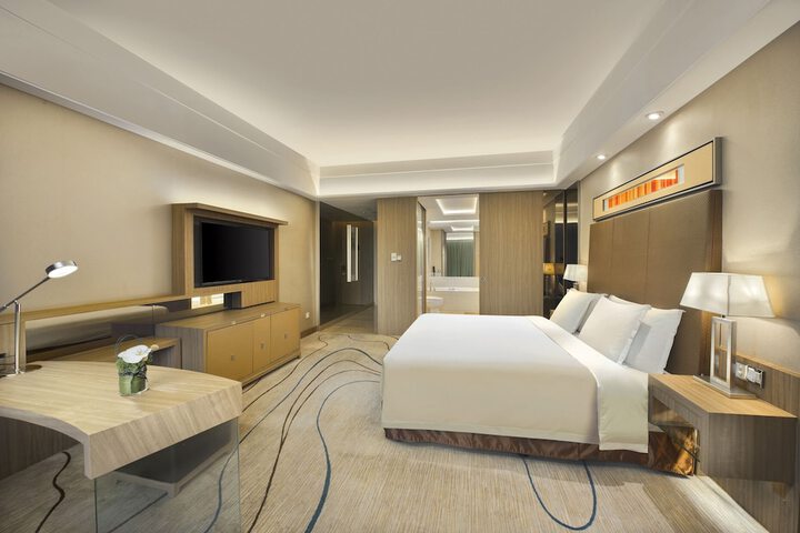 Room 8 of 138