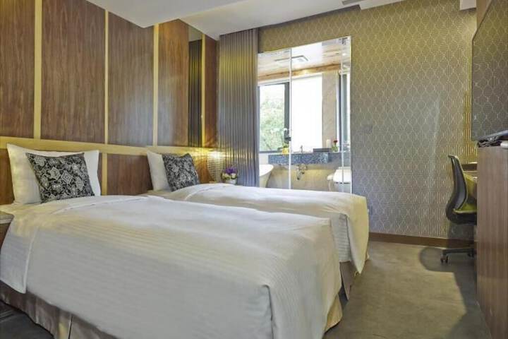 Room 14 of 36