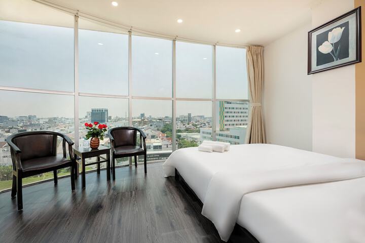 Room 10 of 34
