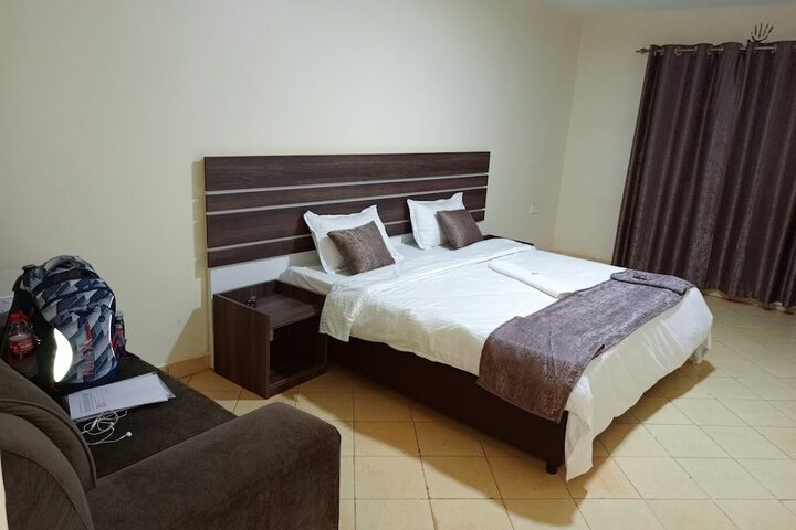 Room 7 of 16