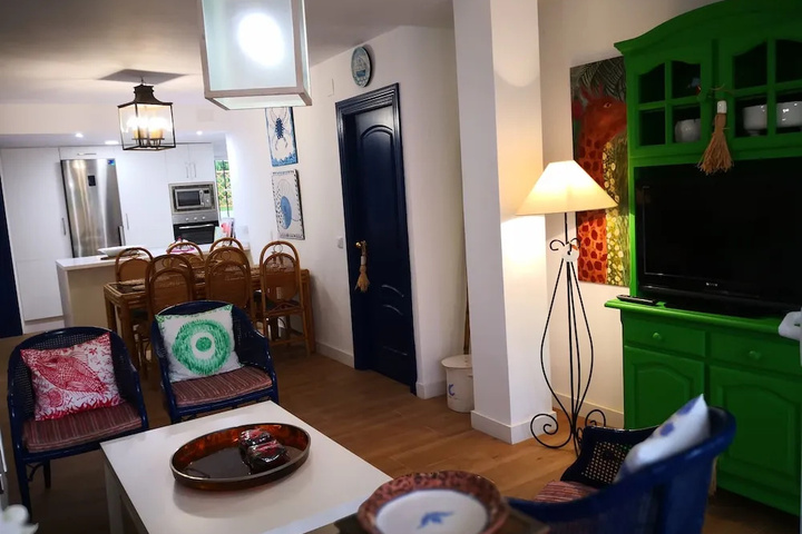 Room 2 of 18