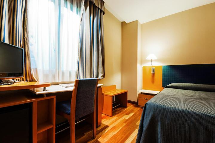 Room 12 of 28