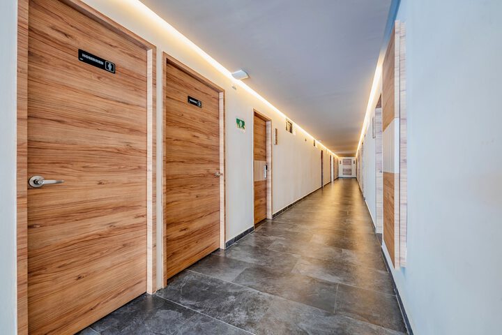 Ballroom/Hall 33 of 40