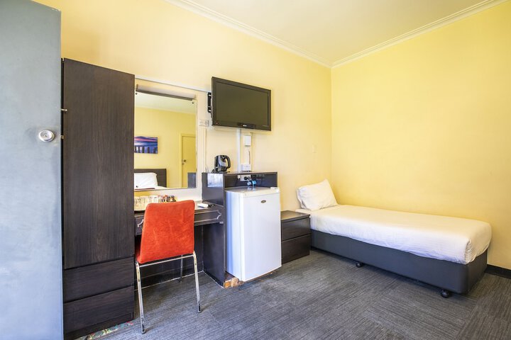 Room 16 of 68