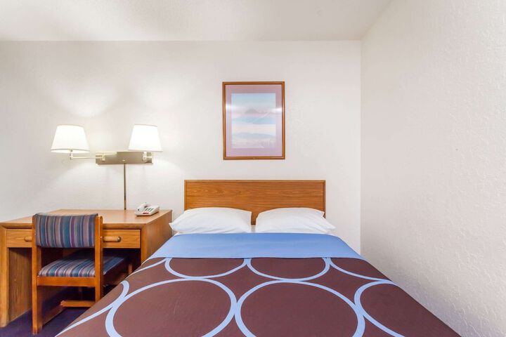 Room 27 of 52