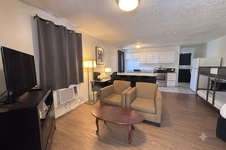 Room 33 of 60