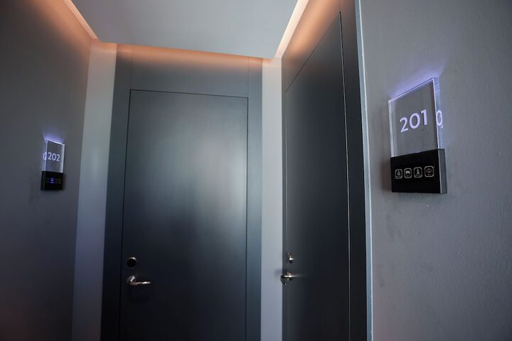 Room 40 of 198