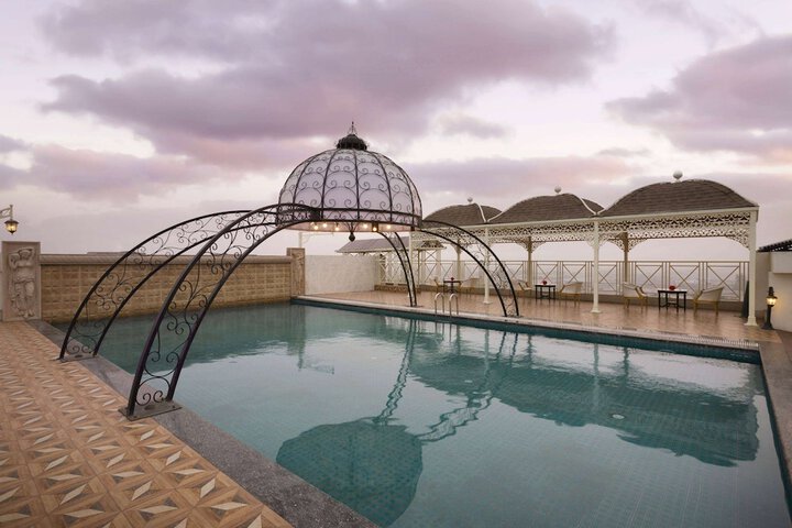 Pool Hotel