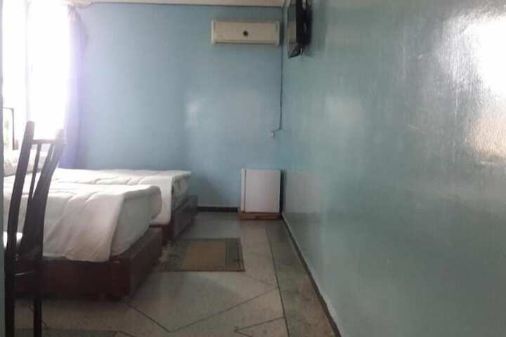 Room 8 of 10