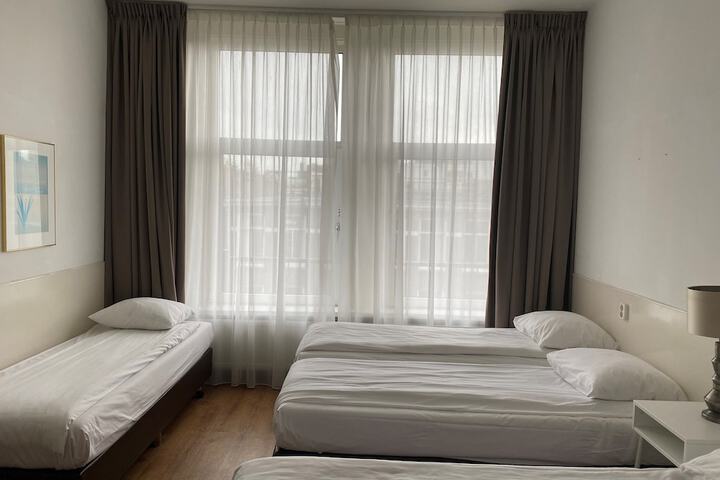 Room 32 of 58