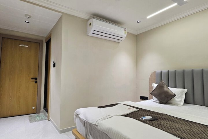 Room 5 of 33