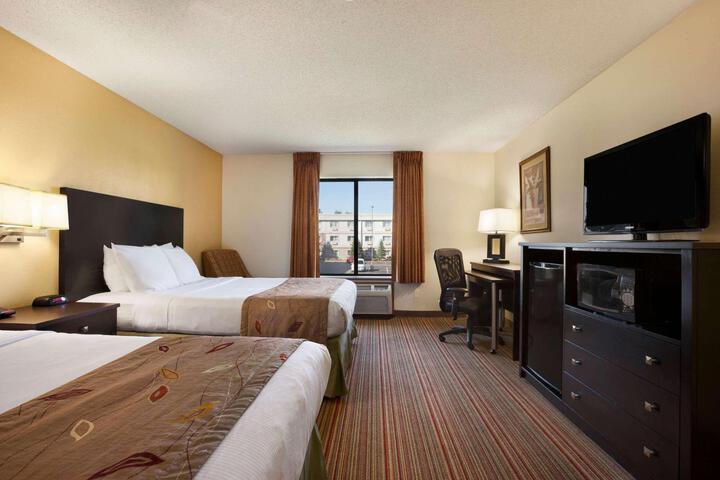 2 Queen Beds (3 of 7)