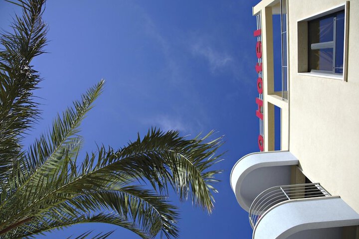 Hotel Entry