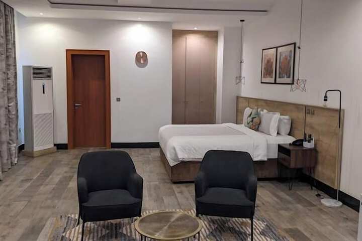 Room 13 of 64