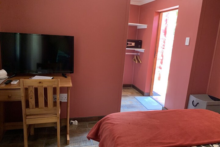 Room 36 of 143