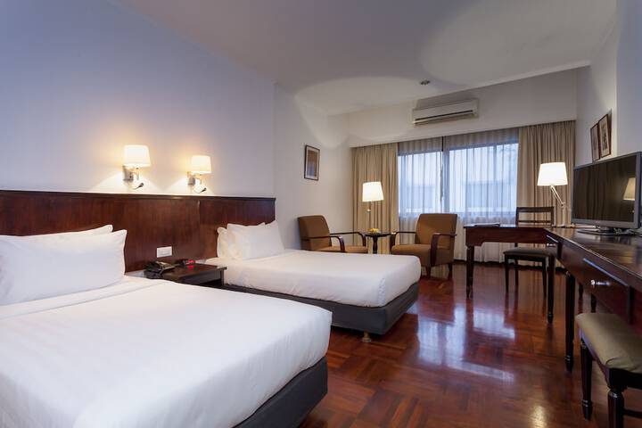 Room 18 of 106