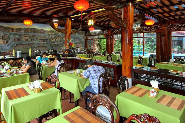 Breakfast area