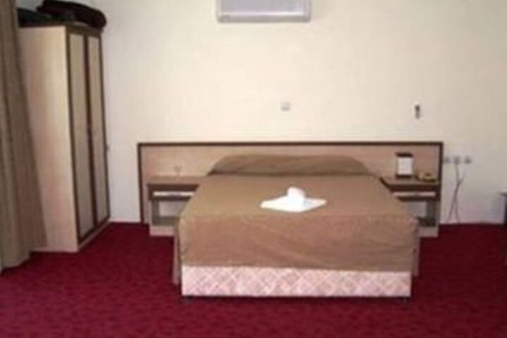 Room 11 of 20