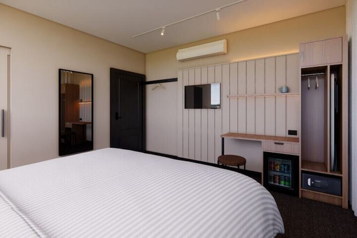 Room 8 of 14