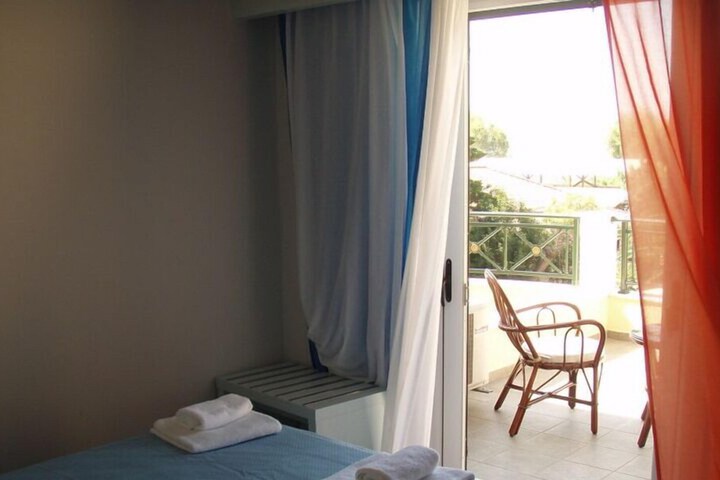 Room 6 of 19
