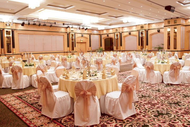 Ballroom/Hall 160 of 180