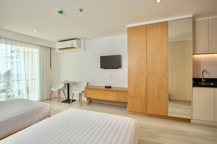 Room 8 of 120