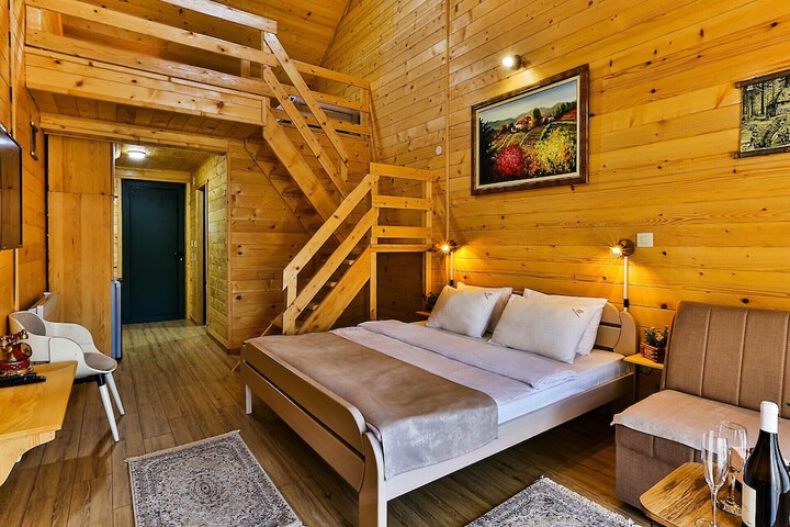 Room 3 of 65