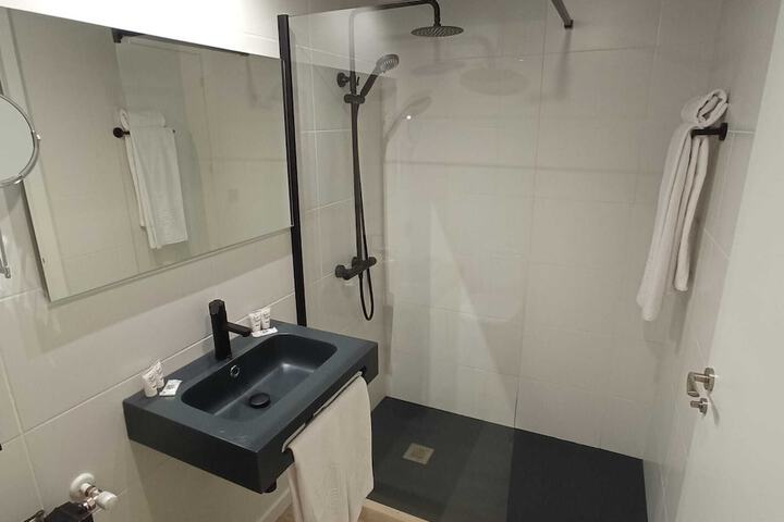 Room 18 of 21