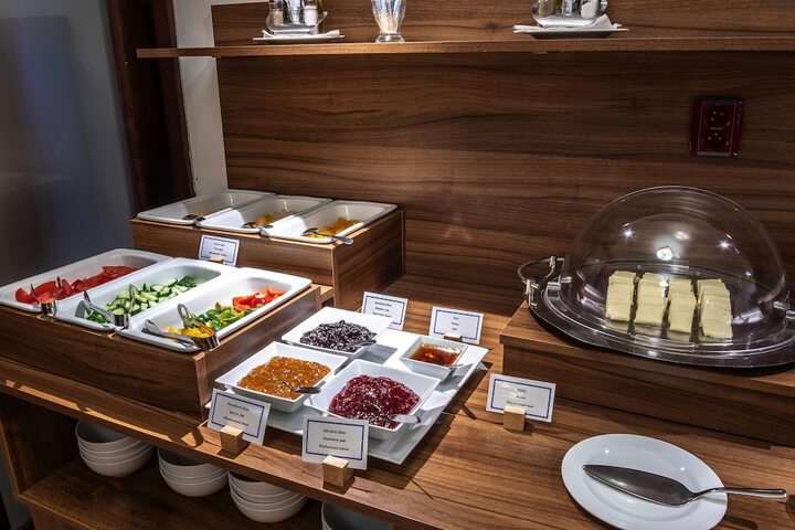 Dining 40 of 45
