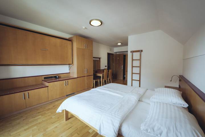 Room 14 of 136