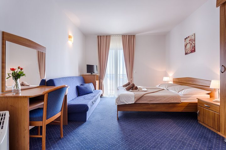 Room 9 of 35