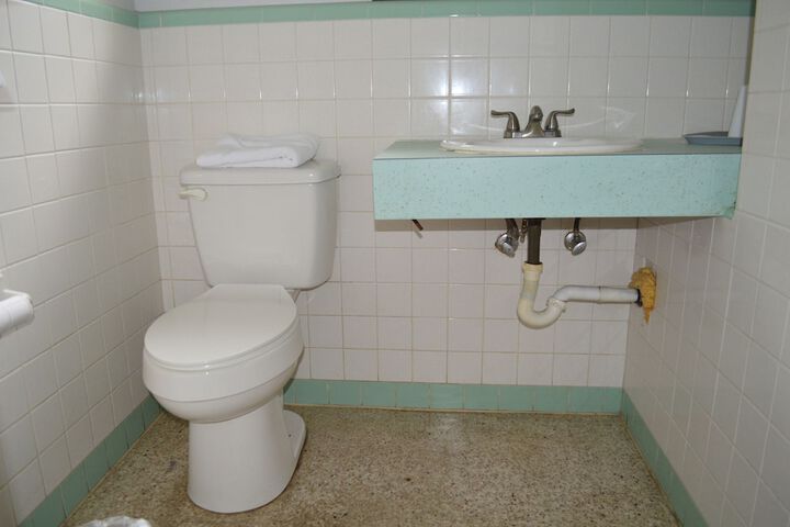Room 16 of 25
