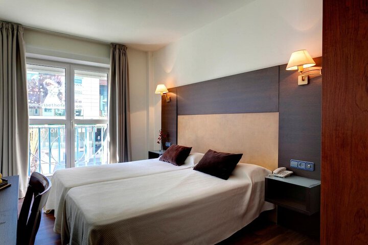 Room 19 of 38