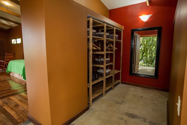 Room 12 of 76
