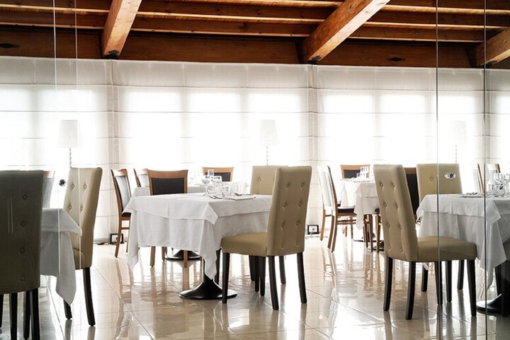 Dining 52 of 65