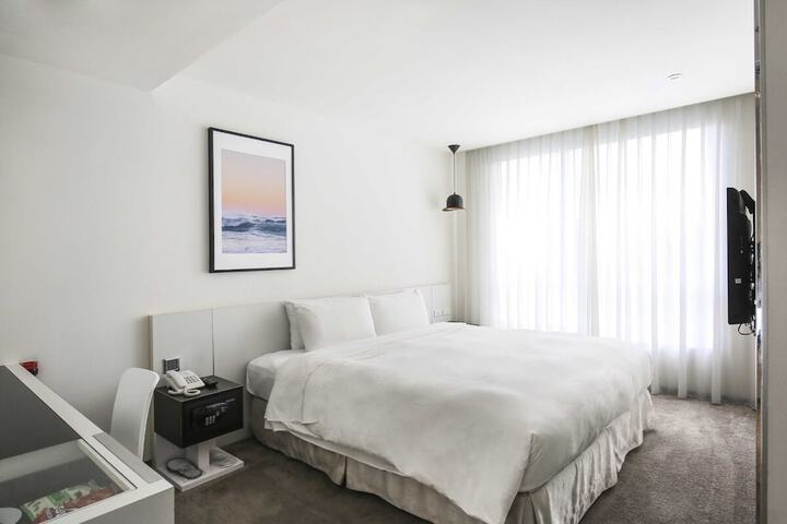 Room 28 of 45