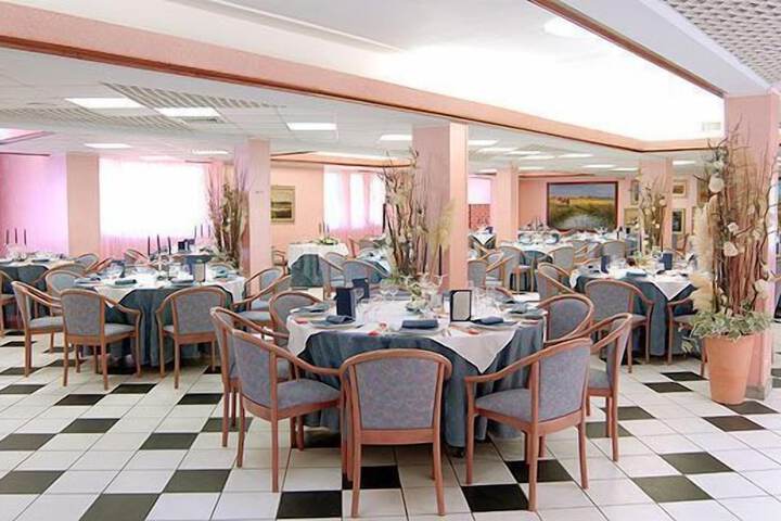 Dining 38 of 87