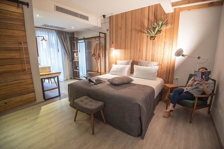 Room 3 of 46