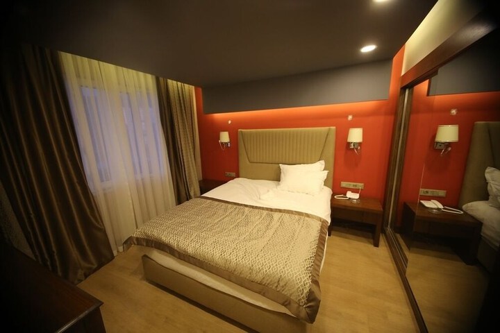 Room 8 of 44