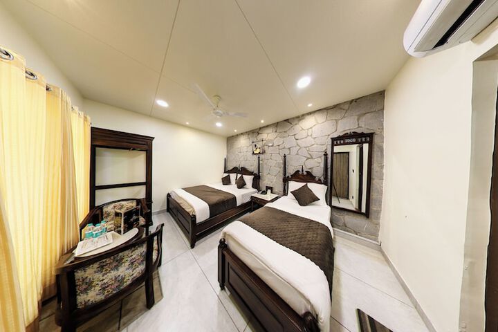 Room 32 of 77