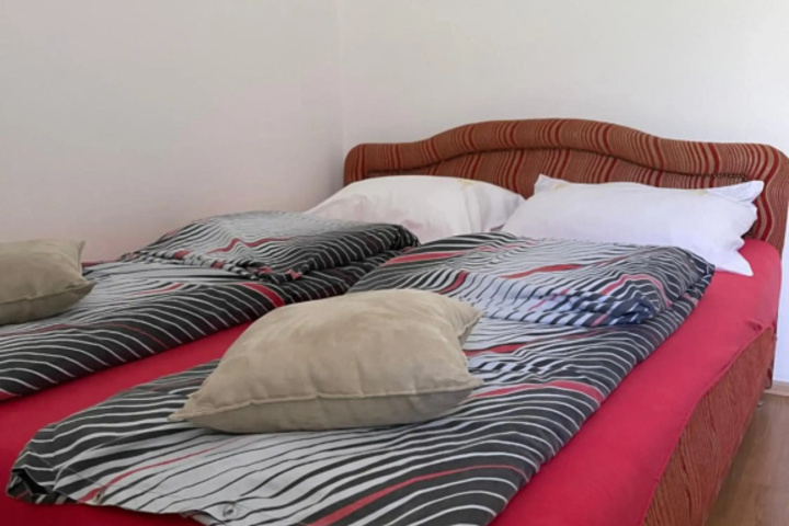 Room 4 of 14