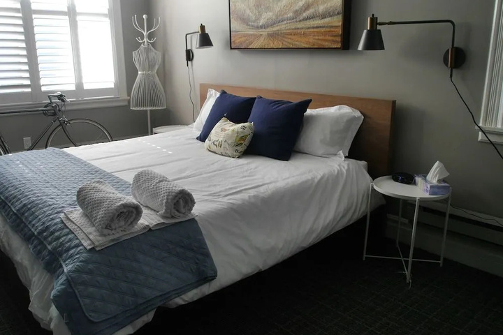 Room 3 of 18