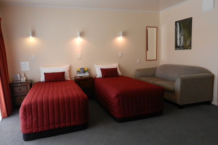 Room 4 of 114