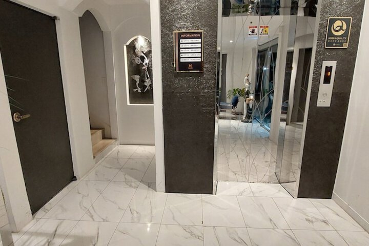 Hotel 5 of 319
