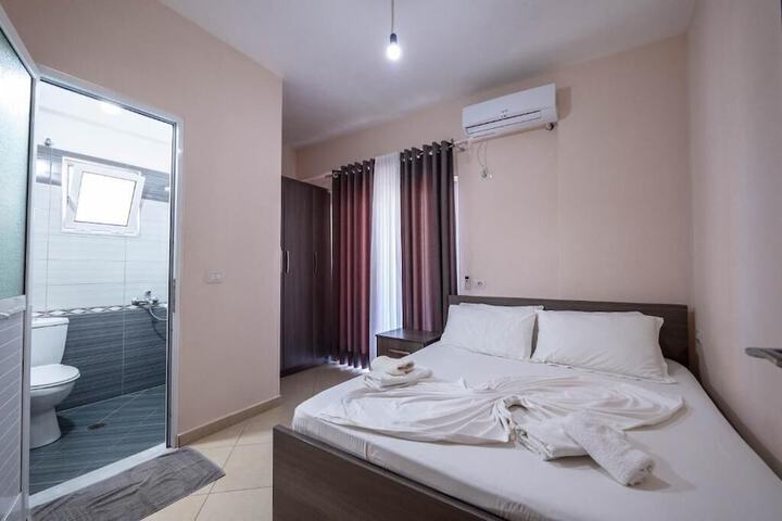 Room 12 of 76