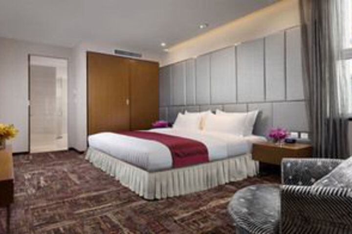 Room 27 of 83