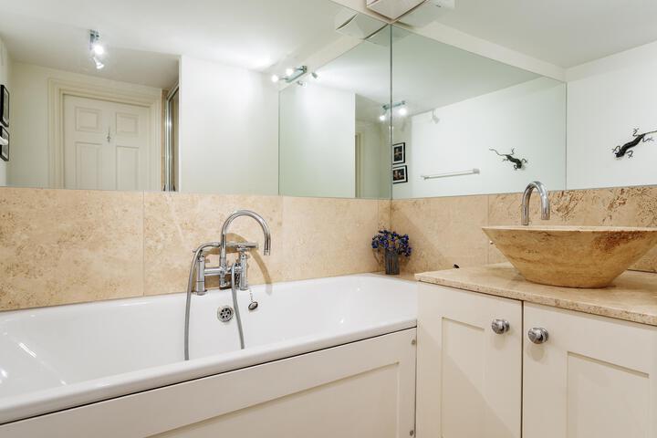Veeve 2 Bed 2 Bath Garden Flat Stanley Crescent Notting Hill
