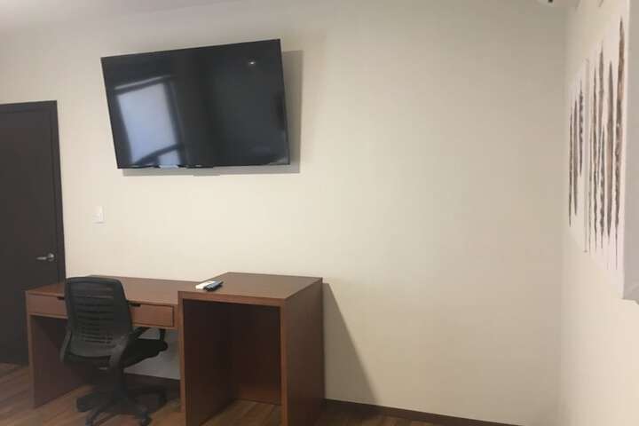 Room 8 of 28
