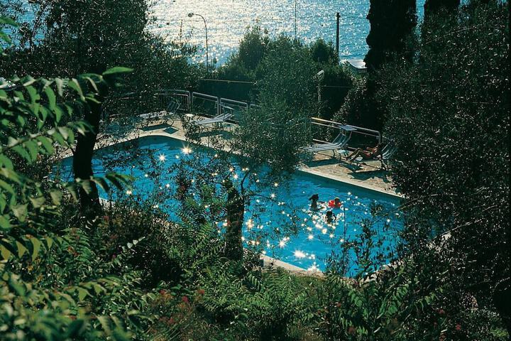 Pool 17 of 53