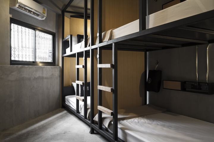 Room 13 of 81